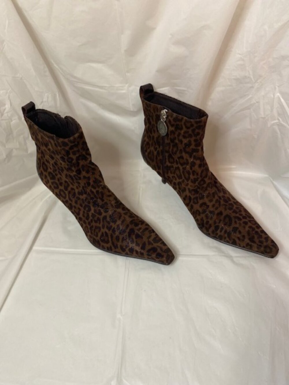 Donald J. Pliner "Lola" Leopard Print Suede Pointed Toe Ankle Boots – Size 8.5M